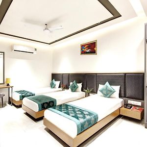 Applewood Grand Delhi Airport